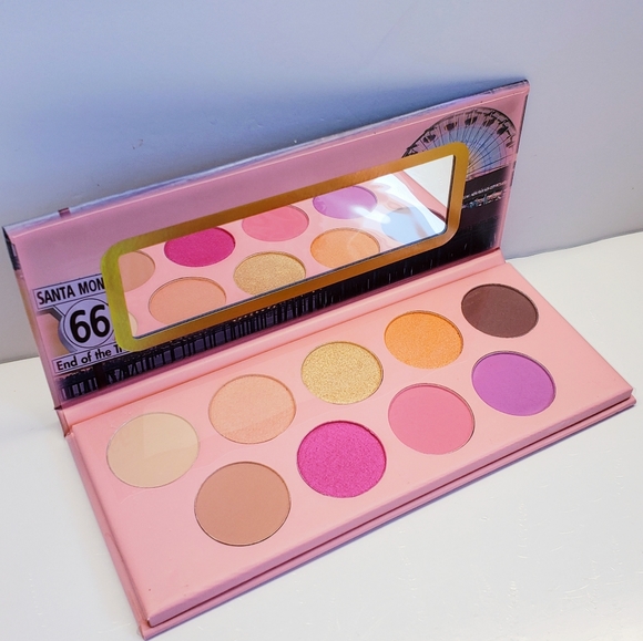 Essence HEY L.A. Eyeshadow Palette with Mirror, 0.47 oz(13,5 g) - Picture 1 of 6